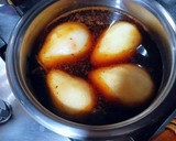 Foto del paso 5 de la receta: Peras confitadas en salsa de frutos rojos y agua de azahar