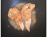 Foto langkah ke 4 dari resep Sayap Ayam Crispy Tanpa Tulang.