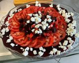 Une image de l'étape 8 de Salade de betteraves rouges et tomates à la feta et persil.
