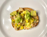 Foto del paso 6 de la receta: Tartar de salmón con aguacate y mango