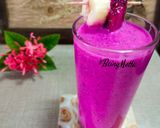 A picture of step 3 of Banana-Dragon fruit Smoothie.