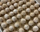 Une image de l'étape 2 de Boules d’énergie noix de coco.