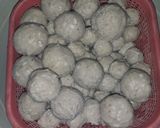 Foto langkah ke 8 dari resep Bakso sapi praktis.