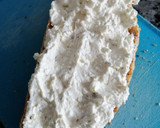 Foto del paso 3 de la receta: Tosta de anchoas y requesón