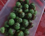 Foto langkah ke 5 dari resep Pandan Button Cookies.