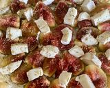 Une image de l'étape 4 de Tarte figues, chèvre et pignons.