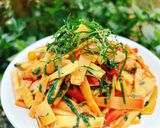 Hình bước làm 2 của món Măng le đỏ xào lá lốt
