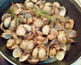 Foto del paso 6 de la receta: Berberechos a la plancha al aroma de romero