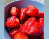 A picture of step 1 of Strawberry Smoothie.