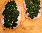 Foto del passaggio 3 della ricetta Spiedini di pollo con prosciutto, formaggio e spinaci
