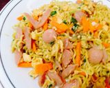 Foto langkah ke 3 dari resep Mie Goreng Sosis Sapi.