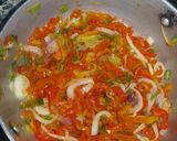 A picture of step 4 of Scramble egg sauce.