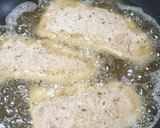 Foto del paso 3 de la receta: Abadejo crujiente con patatas gajo especiadas y queso de cabra