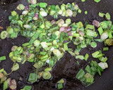 Foto del paso 1 de la receta: Salsa de verdeo para pastas 🍝