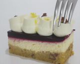 Foto langkah ke 19 dari resep Pecan Blondie Cheesecake with Blackcurrant.