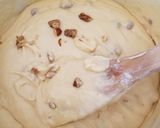 Foto del paso 5 de la receta: Budín de nuez, almendras y dulce de leche