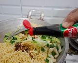 Foto langkah ke 4 dari resep Mie Goreng Superior.
