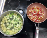 Foto del paso 2 de la receta: Tortilla de calabacín rellena de cosas ricas 😍😍