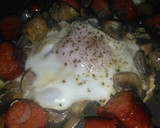 Foto del paso 9 de la receta: Champiñones picantes con huevo y chistorra