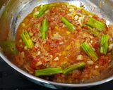 A picture of step 2 of Drumstick fish gravy.