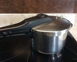 Foto del paso 5 de la receta: Carrilleras de cerdo al vino tinto en la olla exprés WMF