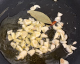Foto del paso 2 de la receta: Pota al ajillo con judías verdes