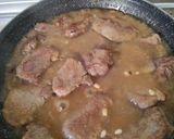 Foto del paso 7 de la receta Solomillo ibérico de cerdo. Al vino dulce con dátiles y piñones