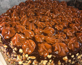 Foto del paso 5 de la receta: Torta de cumpleaños con ganache y nueces