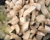 Foto del paso 2 de la receta: Macarrones integrales con salsa cremosa champiñones