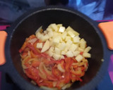 Foto del paso 2 de la receta: Truchas con jamón y guarnición de pimiento cebolla y patata