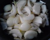 Foto del paso 2 de la receta Higado de cordero con cebolla confitada al vino dorado