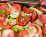 Foto del paso 1 de la receta: Lubina en tartera 🐟 🍅 🫑 🧅 🧄 🥔 🐟