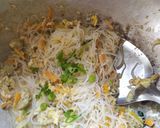 Foto langkah ke 4 dari resep Bihun Bakso Sayuran.