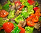 Hình bước làm 4 của món Filet Cá Lóc Xào Ớt Chuông, Nấm Mèo