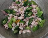 Foto langkah ke 4 dari resep Oseng Cumi Cabe Ijo.
