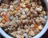 A picture of step 7 of Chickpeas and White peas Sprouts Salad.