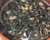 Foto del paso 4 de la receta: Chipirones negros encebollados