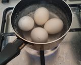 Foto langkah ke 2 dari resep Telur Setengah Matang.