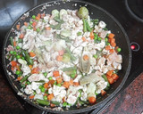 Foto del paso 2 de la receta: Salteado de pollo con menestra de verduras