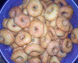 A picture of step 9 of Doughnuts.