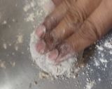 A picture of step 4 of Jowar-Bajri Thalipeeth.