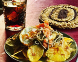Foto del paso 4 de la receta: Chips caseras con gulas al ajillo y gamba roja 🦐🦐 & vermú de aperitivo 🫒🫒