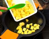 Foto del paso 1 de la receta Salchichas a la cerveza con patatas, receta fácil y económica