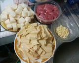 Foto langkah ke 1 dari resep ☡Non Halal☡ Sop Lobak Daging Babi kembang tahu Enak & Sehat.