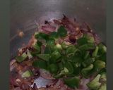 A picture of step 2 of Beef stew with potatoes and green peas.