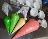 Foto langkah ke 2 dari resep Bolu Kukus Semangka.
