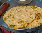 A picture of step 6 of Radish potato paratha.