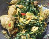 Foto langkah ke 4 dari resep Ayam daun singkong masak kecombrang.