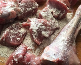 Foto del paso 3 de la receta: Guisado de cordero 🐑 con verduras y ciruelas