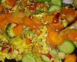 Foto langkah ke 4 dari resep Tumis Timun Telur dengan Bawang Bombay.